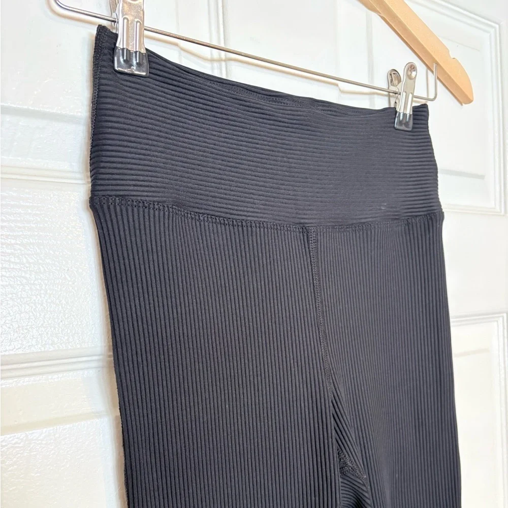 NWOT Year of Ours Black Ribbed Flared Leggings Small
